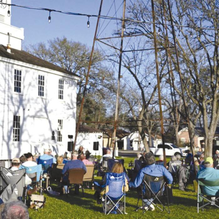 Large crowd of fans gathered at the Courtyard Music Series to hear Tina Wilkins.