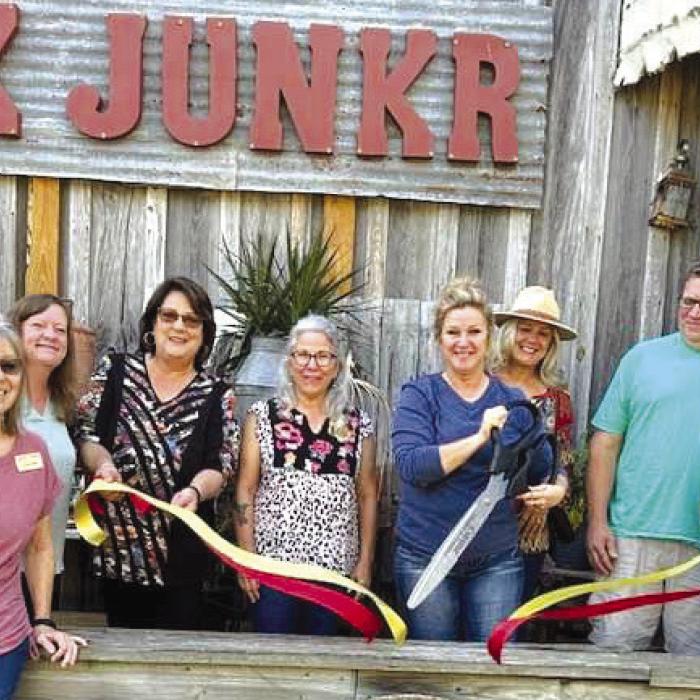 Antique Store TxJunkR Holds Ribbon Cutting