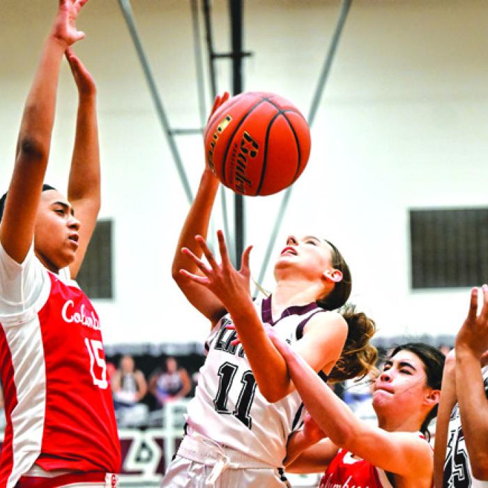 Summer Sodek in action last week works through heavy Columbus defense to score for The Lady Bulldogs. Photo by Stephanie Steinhauser