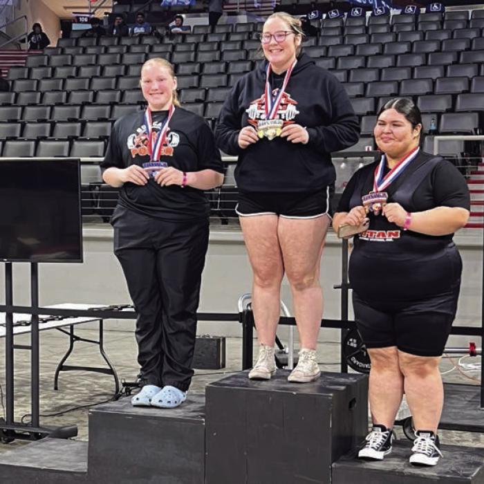 Brenek Qualifi es for  State Powerlifting