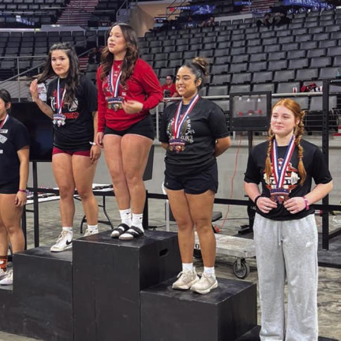 Brenek Qualifi es for  State Powerlifting