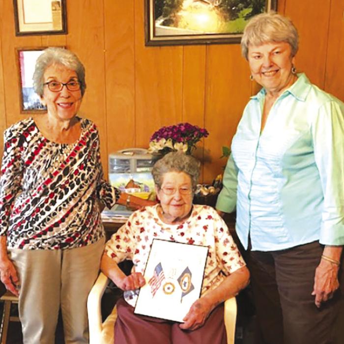 Ladies Auxiliary Post No. 338 Present Certificates