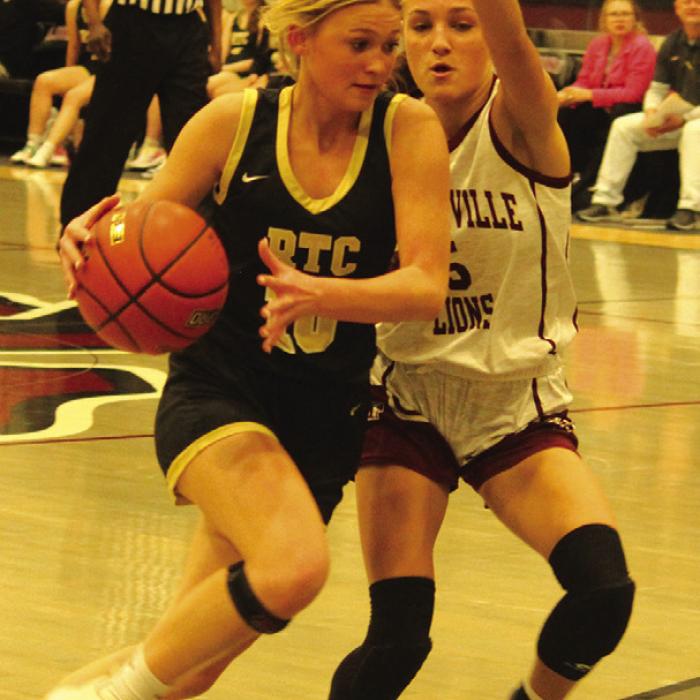 Round Top-Carmine’s Jill Eilers drives to the basket against the defense of Fayetteville’s Cambree Denham. Photo by Jeff Wick