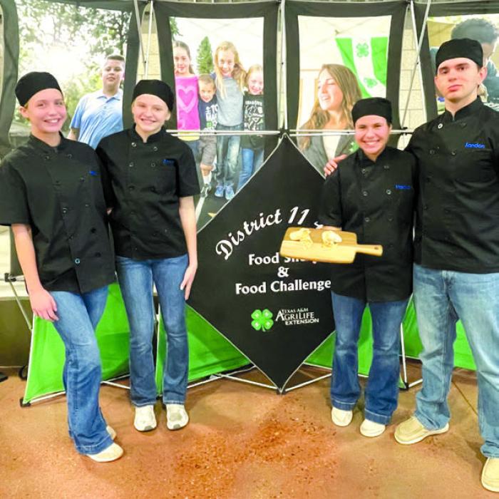 Shaker Bakers (Senior Main Dish)– Hailey Janish, Scotti Beseda, MacKayla Griffin, and Kandon Kaspar.