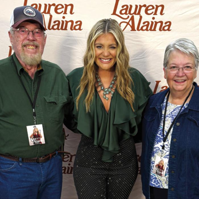 Pam and Ron Knotts with Lauren Alaina.