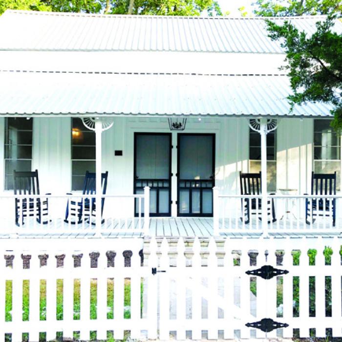 Bloom Inn &amp; Beattie Cottage Guest House - 201 W. Bell Street