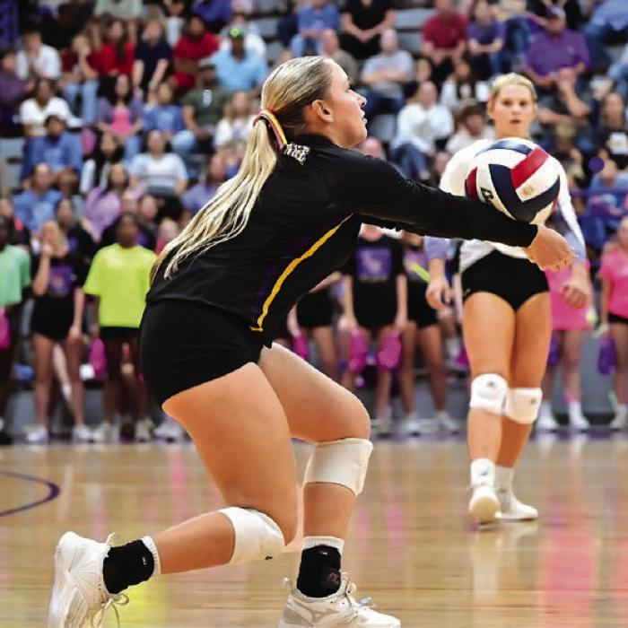 La Grange’s Kyla Colon passes the ball for La Grange in Tuesday night’s win over Giddings. Photo by Stephanie Steinhauser