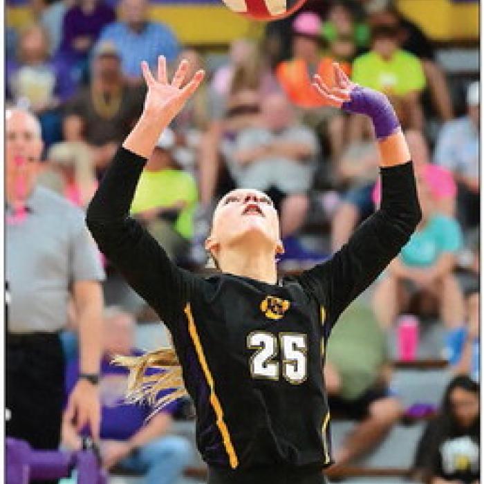 La Grange’s Kylie Trlicek sets the ball in Tuesday’s win over Giddings. Photo by Stephanie Steinhauser