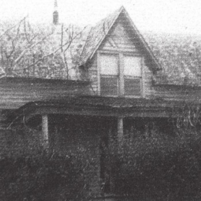 For generations, rural families placed orders for items not readily available locally. Cordell’s father, Alfred, was one of them. In 1916, he ordered a new home from Sears, Roebuck. The unassembled kit with instructions and materials arrived on a freight train at nearby Carmine. Alfred built his new home on one acre in the A.E. Baker League, across the road from the 96.5 acres in the James Winn League, where Cordell lives now. It was once the home of his Levien grandparents. The photo of the Levien’s Sears,