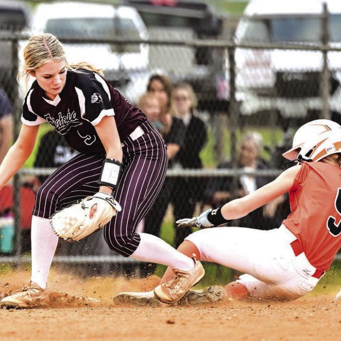 Schulenburg Beats Flatonia in Softball