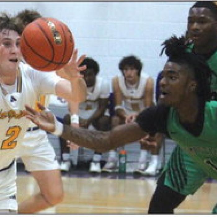 La Grange’s Caleb Norwood and Hempstead’s Jamarion Mickel battle for a loose ball Monday. Photo by Jeff Wick