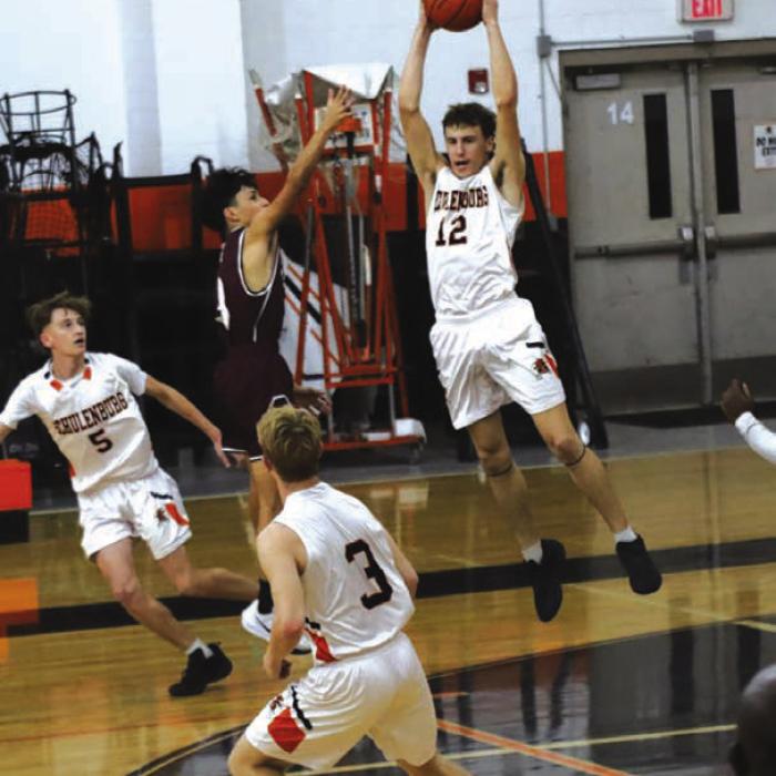 Schulenburg Sweeps Ganado in District Doubleheader