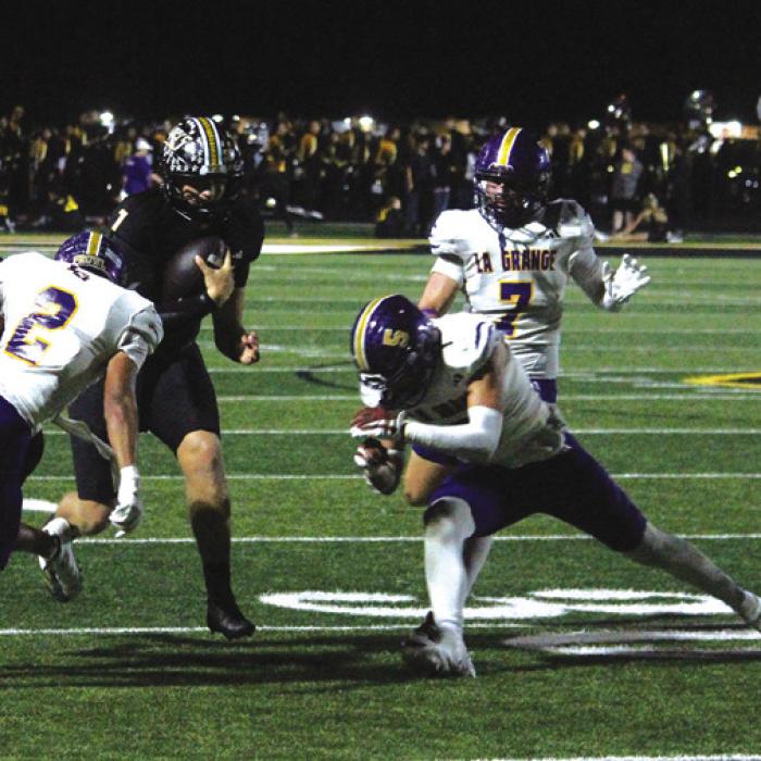 La Grange defensive players Dwodney Thompson (#2), Chris Supak (#5), Christian Biles (#7) and Van Hill (#13) converge on Sealy quarterback Kane Killough Friday. Photos by Jeff Wick