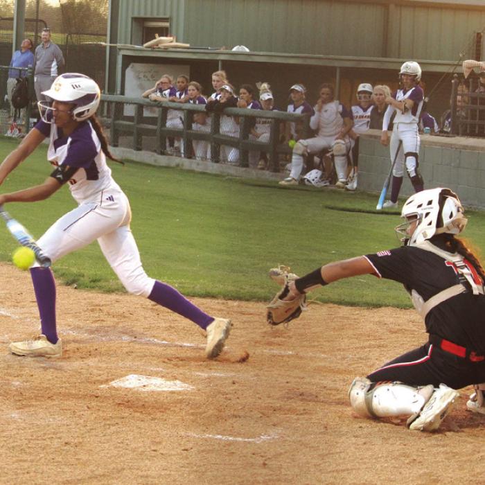 La Grange’s Iylah King had two of La Grange’s three hits Tuesday. Photos by Jeff Wick