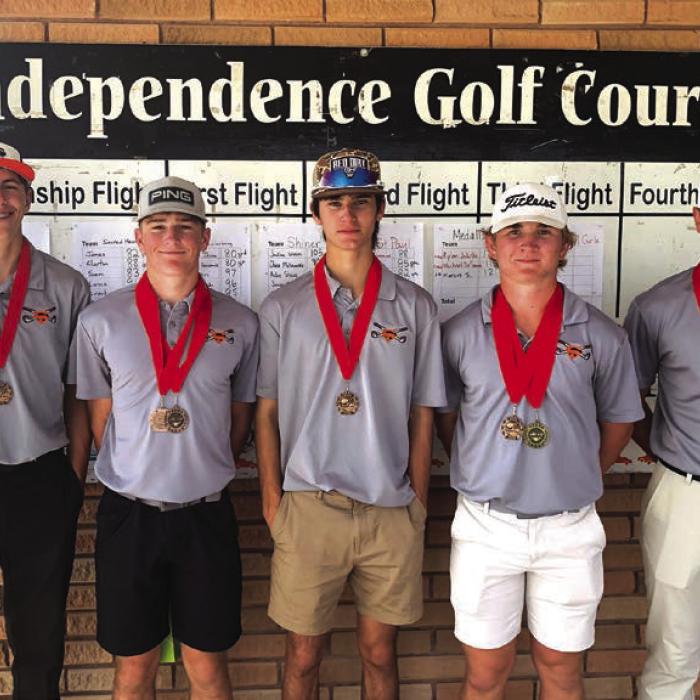 Shorthorn Golfers Third in Tourney