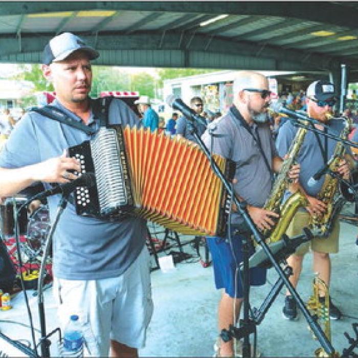 Thousands Descend on Praha  For the 167th Annual Festival