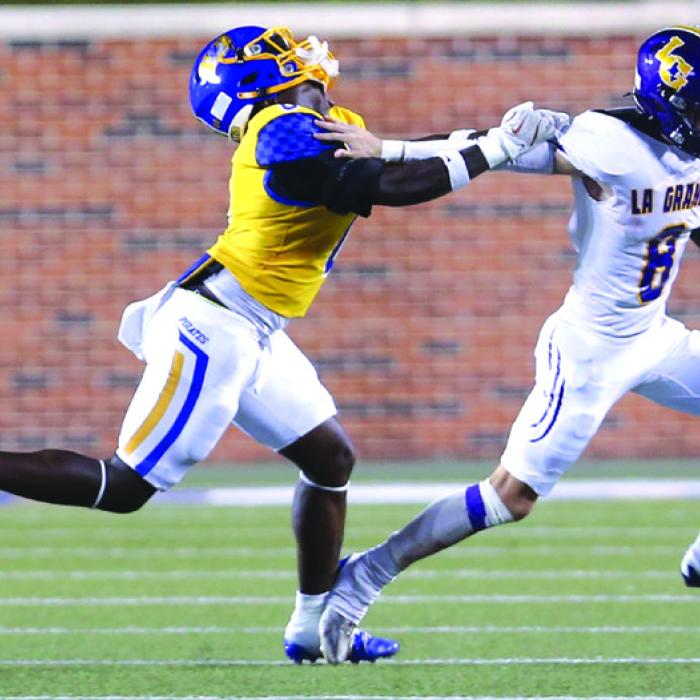 Klayton Michalka tries to push off the grasp of La Vega’s Ge’Unte Thomas. Photo by Ken Sury/Special to the Record