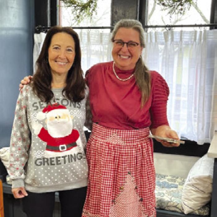 Visitor and Betsy Ranes at Ranes home at home tour.
