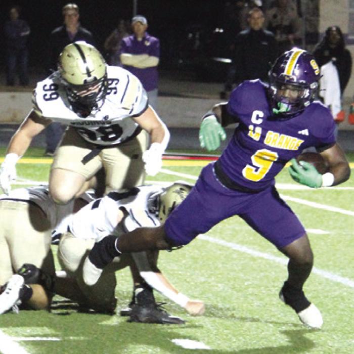 Dillan Johnson brakes free from from some Giddings tacklers.