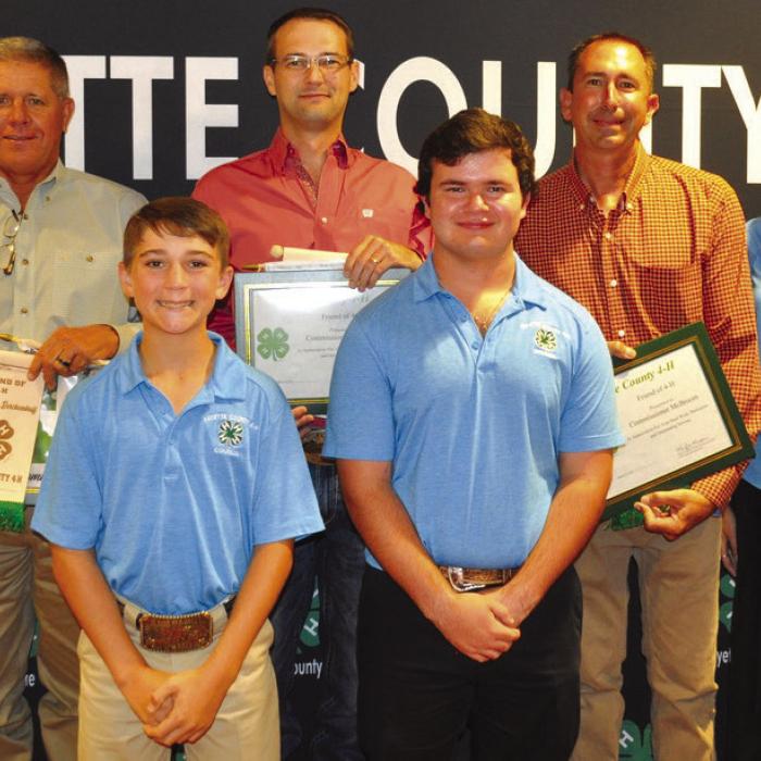 Friend of 4-H: Commissioner Harvey Berckenhoff, Commissioner Clint Sternadel, and Commissioner Jason McBroom (center holding certificate and banner), not pictured Judge Dan Mueller and Commissioner Drew Brossmann; Council Officers: Harper Mau, Crockett Guenther, Logan Poncik, Tori Newton, and Rheagan Karisch.