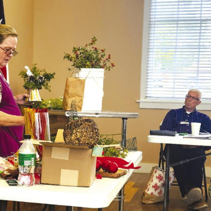 LG Garden Club Members Learn About Making Wreaths
