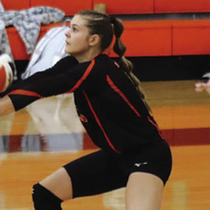 Schulenburg’s Haylee Vacek digs a ball in Tuesday’s victory over Louise. Photo by Audrey Kristynik