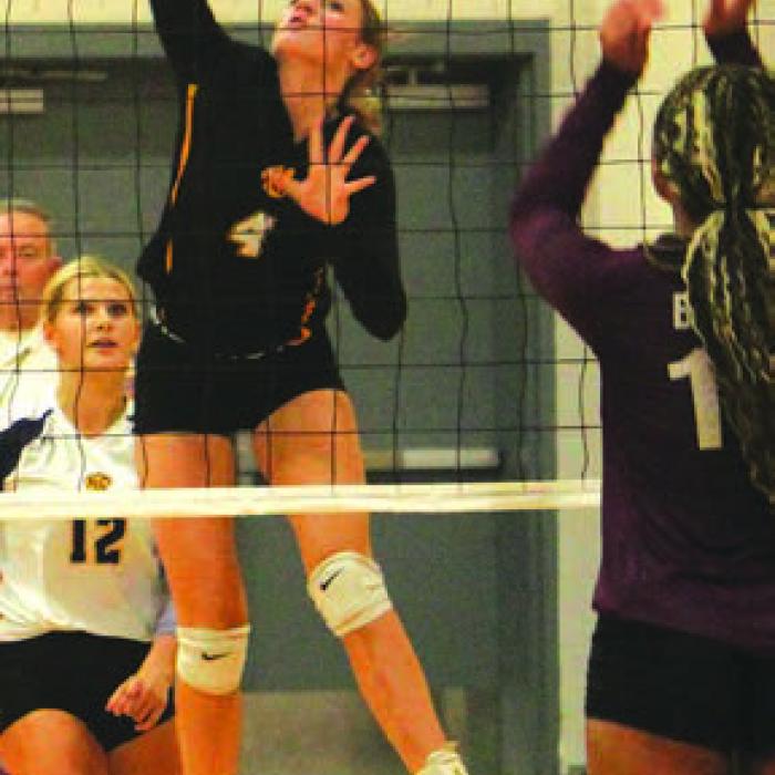 La Grange’s Avery Griffin (above) and Carley Ulrich (below) were dominant at the net in Tuesday’s victory. Photos by Jeff Wick
