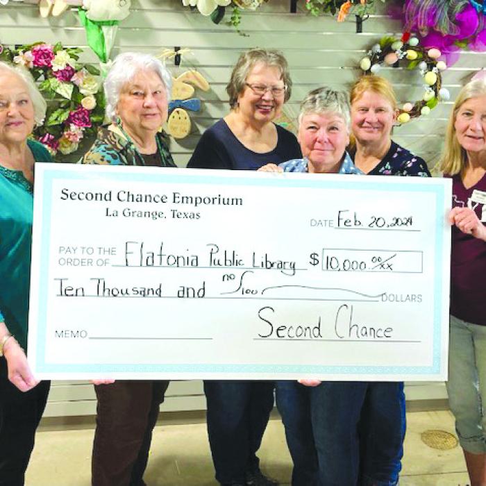 Second Chance Donates to Flatonia Library