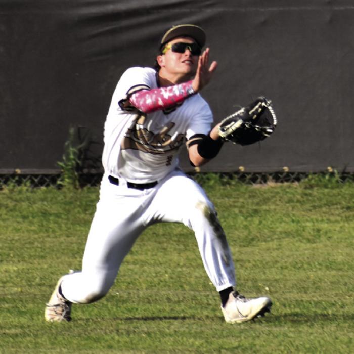 Cubs Fall to Iola