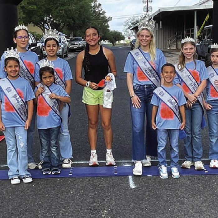 Fastest female Jaylee Grifaldo, of Flatonia, is pictured with members of the Schulenburg Festival Royalty.