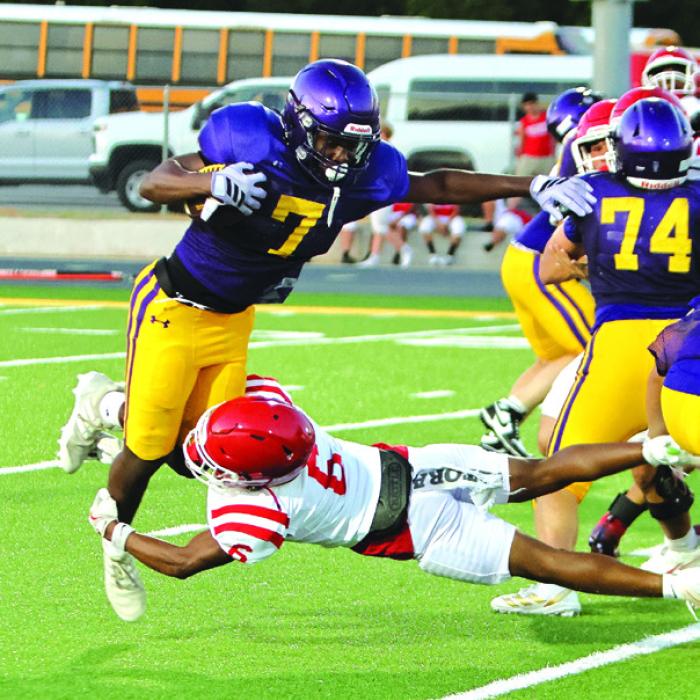 La Grange’s Dillan Johnson tries to get away from this El Campo tackler in Friday’s scrimmage. Photo by Darrell D. Gest