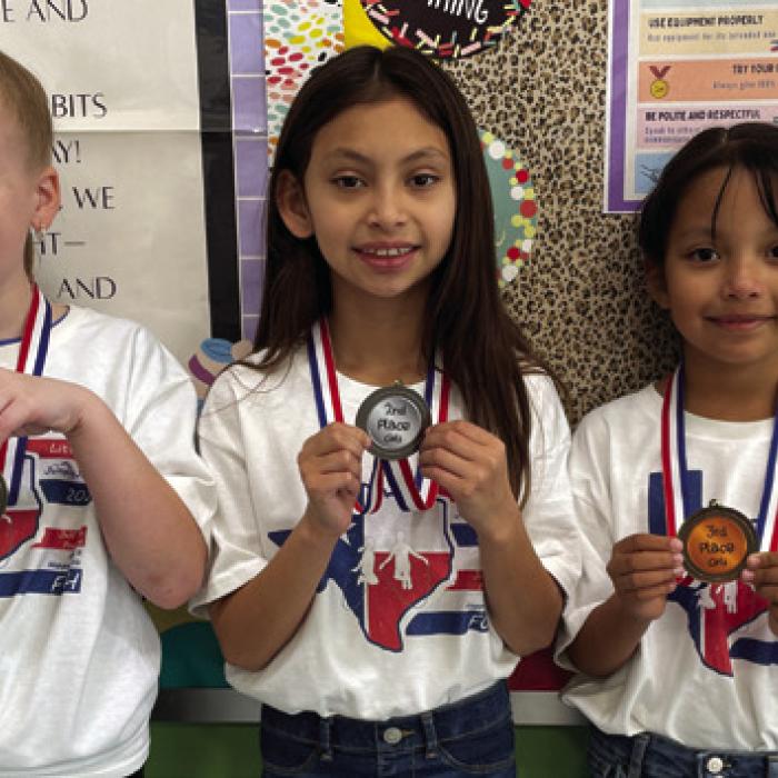 Winners of the girls division in the Jump-a-thon contest at La Grange Elementary were (from left) Mylynn Dippel-1st Place, Jamie Serrata-2nd Place and Jacqueline Maldonado-3rd Place.