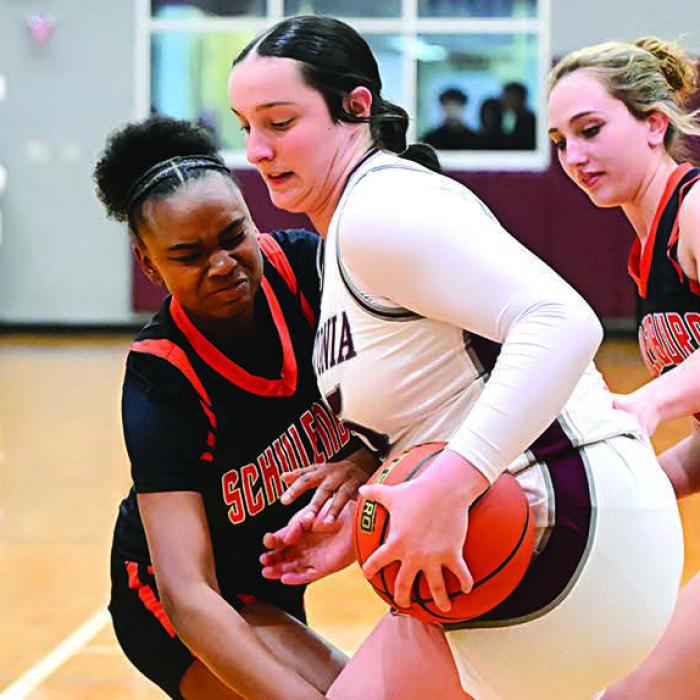 Flatonia’s Allie Uzzell tries to handle a tough double-team from Jashiya Jackson, left, and Grace Schramek, right. Photo by Stephanie Steinhauser
