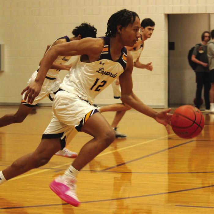 La Grange’s Jhase Scott leads a fast break in Tuesday’s victory over Smithville. Photos by Jeff Wick