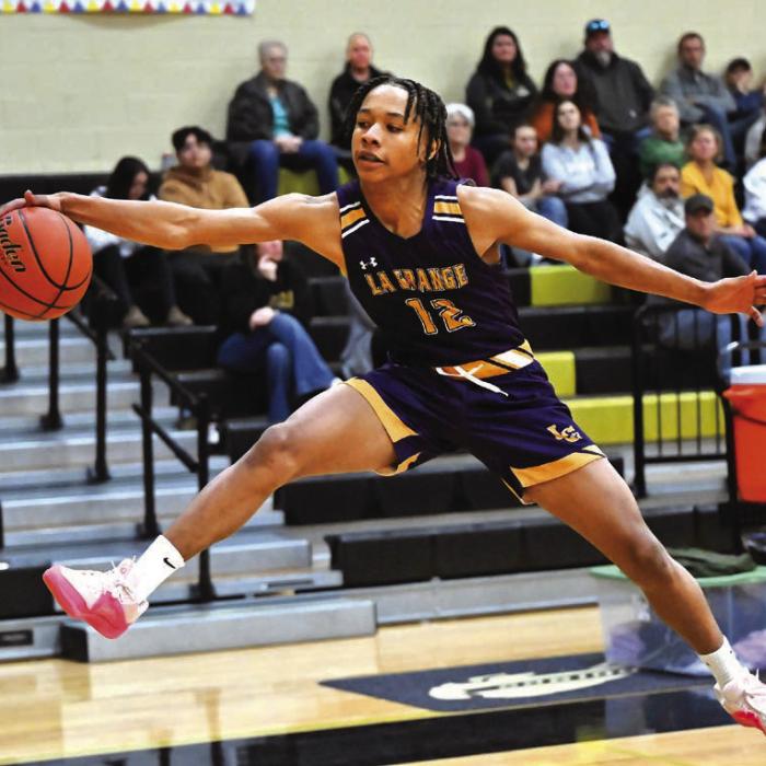 La Grange Sweeps Giddings in District Hoops Doubleheader