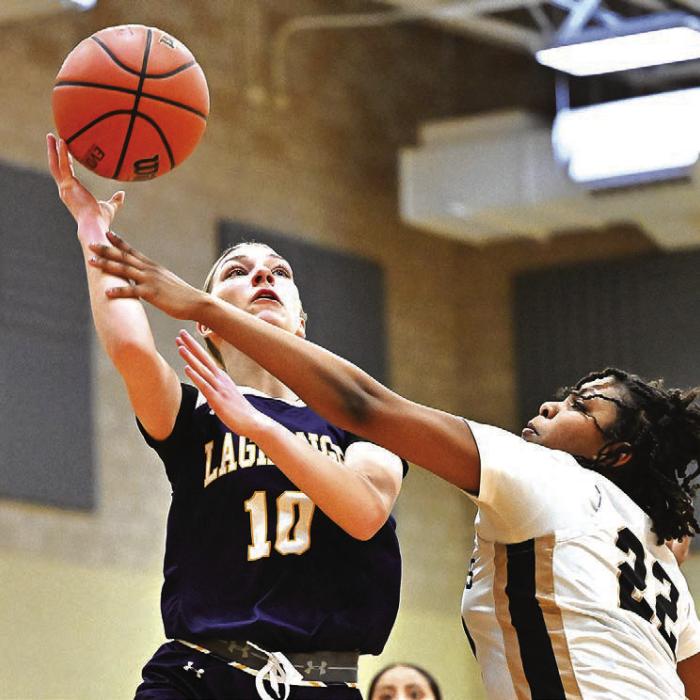 La Grange Sweeps Giddings in District Hoops Doubleheader