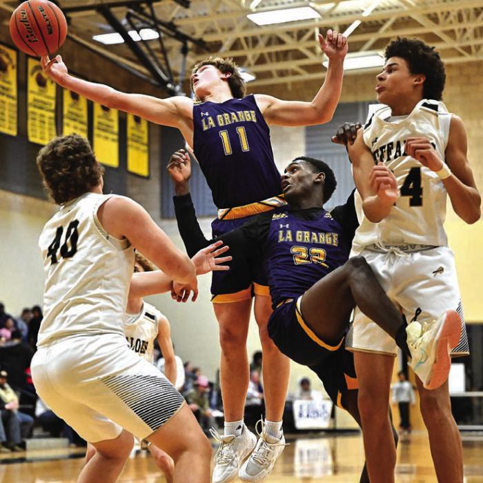 La Grange Sweeps Giddings in District Hoops Doubleheader