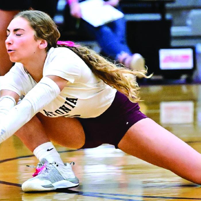 Flatonia’s Sadie Noska digs a ball for Flatonia in Friday’s district matchup with Weimar Friday. Photo by Stephanie Steinhauser