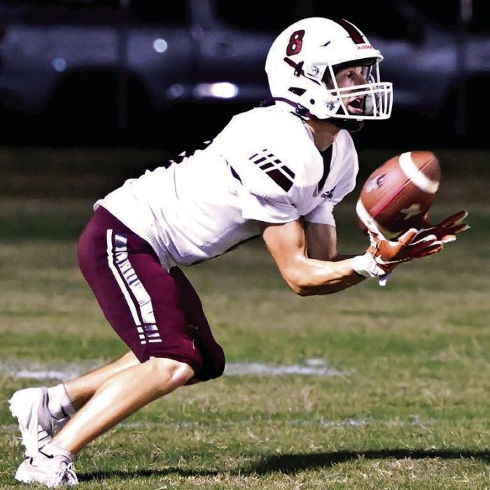 Quarterback Beck Zimmerman threw this pass to Kade Geise in the end zone for a touchdown. Geise had two touchdown catches for the Flatonia Bulldogs Friday night against the Hornets. Photo by Stephanie Steinhauser