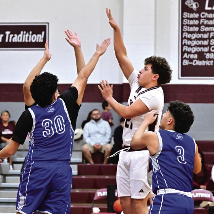 Flatonia’s Diego Ramirez scores for the Bulldogs in Saturday’s win over Waelder. Bulldogs were 3-1 after defeating Waelder twice and Rice Consolidated but losing to Fayetteville. Photo by Stephanie Steinhauser