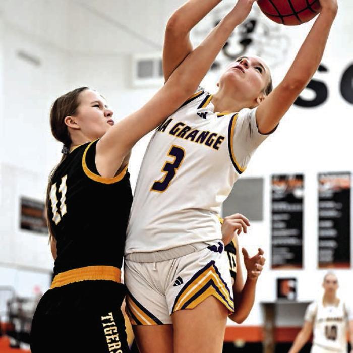 La Grange’s Avery Griffin drives to the basket in Tuesday’s game against Sealy. Photo by Stephanie Steinhauser