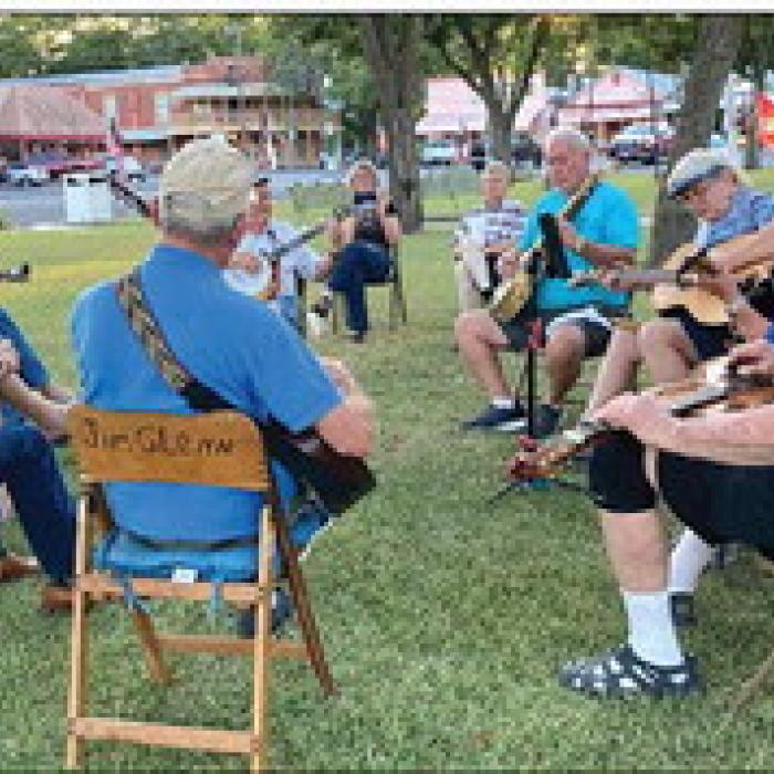 Pickers at Fayetteville Picking Park.