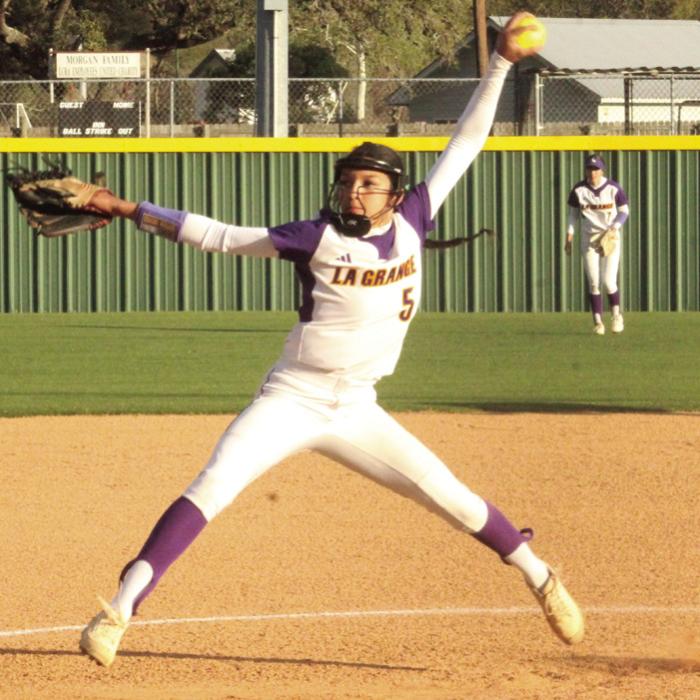 La Grange’s Iylah King pitched a complete game five-hitter with 12 strikeouts in Tuesday’s game against Smithville. Photo by Jeff Wick