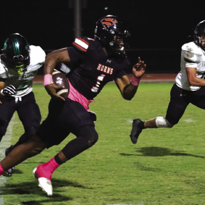 Schulenburg’s Daterrion Houston runs past several Bloomington tacklers in Friday’s game. Photo by Audrey Kristynik