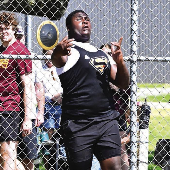 Schulenburg’s Tavondrick Ellison was fifth in the discus at area, just missing a regional berth. Photo by Stephanie Steinhauser
