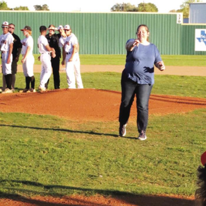 Horns Stun Weimar 6-5