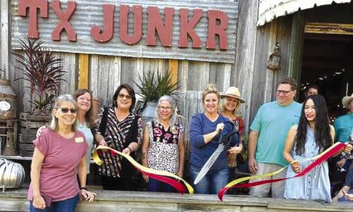 Antique Store TxJunkR Holds Ribbon Cutting