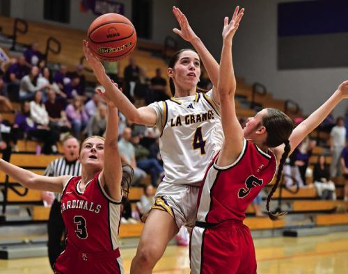 La Grange’s Macie Collier goes to the hoop in Tuesday’s game. Photo by Stephanie Steinhauser