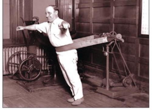 This namesake Christmas Clunker would be the exercise machine from the ‘50s that featured a wide strap wrapped around one’s buttocks––a strap that would jiggle the calories and fat away without an ounce of effort on the exerciser’s part.