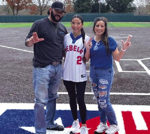 La Grange softball star Landri Hernandez has accepted a scholarship offer to play ball for Hill Junior College in Hillsboro.